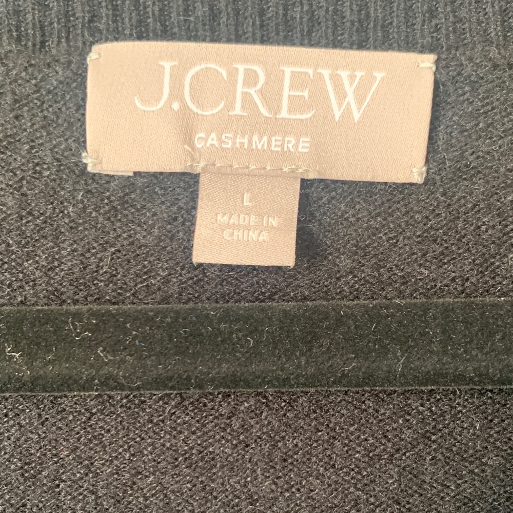 Cashmere J. Crew NWOT Black V-Neck Sweater Large - Picture 2 of 3